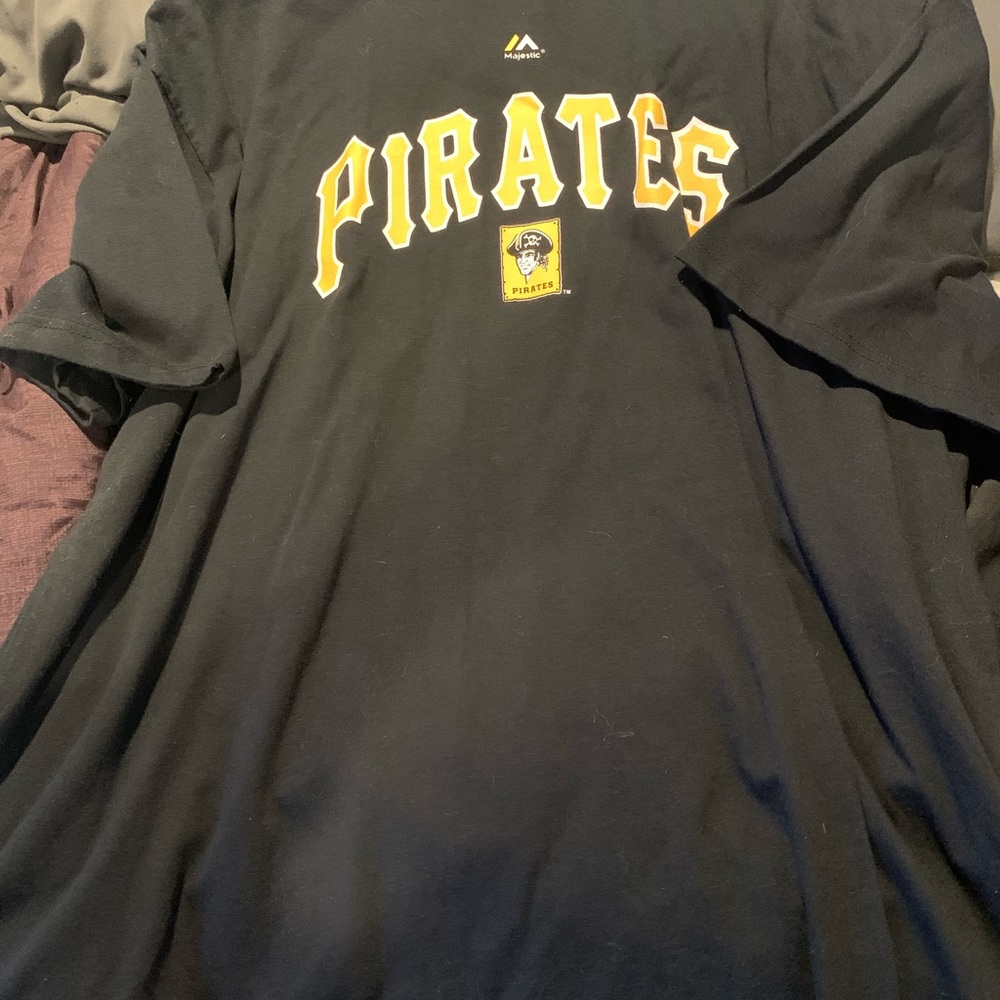 Majestic Pittsburgh Pirates Cooperstown Collection tshirt